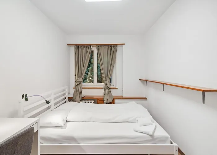 A & G Self Check-in Albergue Zurique